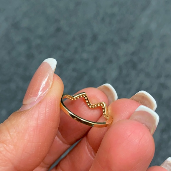 New 14K Yellow Gold CZ Unique ring zigzag band - Picture 8 of 9